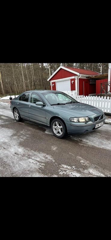 Begagnad 2004 Volvo S60 Sedan | 17 900 kr - Bild 1/4