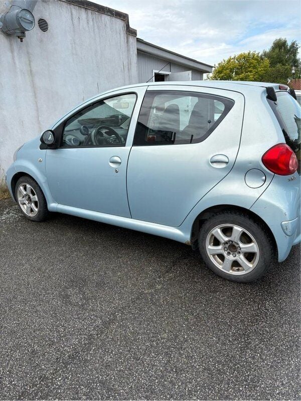 Blå Begagnad 2006 Toyota Aygo Halvkombi | 19 900 kr (Bra pris) - Bild 1/3
