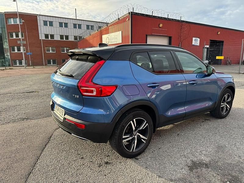 Begagnad Volvo XC40 R-Design 163 HK (119 kW) 2019 Blå SUV