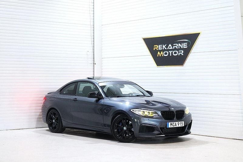 Grå Begagnad 2015 BMW M235 M Performance Sportkupé | 314 900 kr (Bra pris) - Bild 1/3