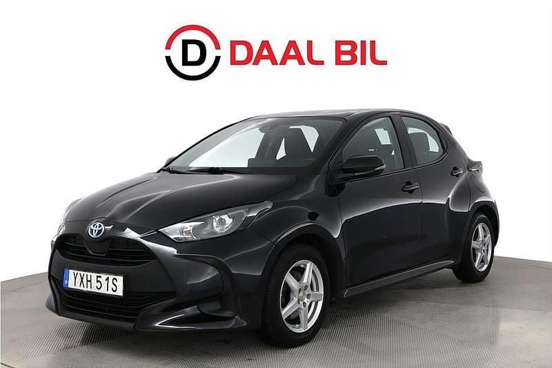 Begagnad Toyota Yaris 2021 Svart Halvkombi