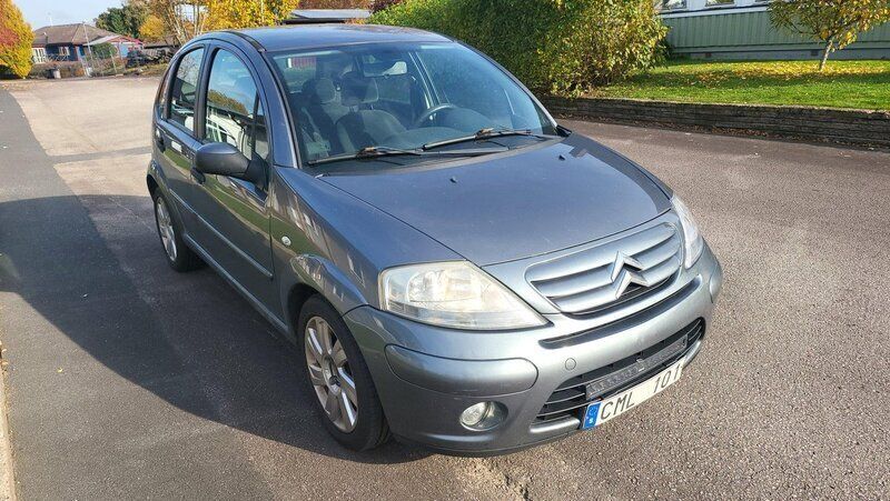 Grå Begagnad 2009 Citroën C3 Halvkombi | 24 000 kr (Lite dyr) - Bild 1/4