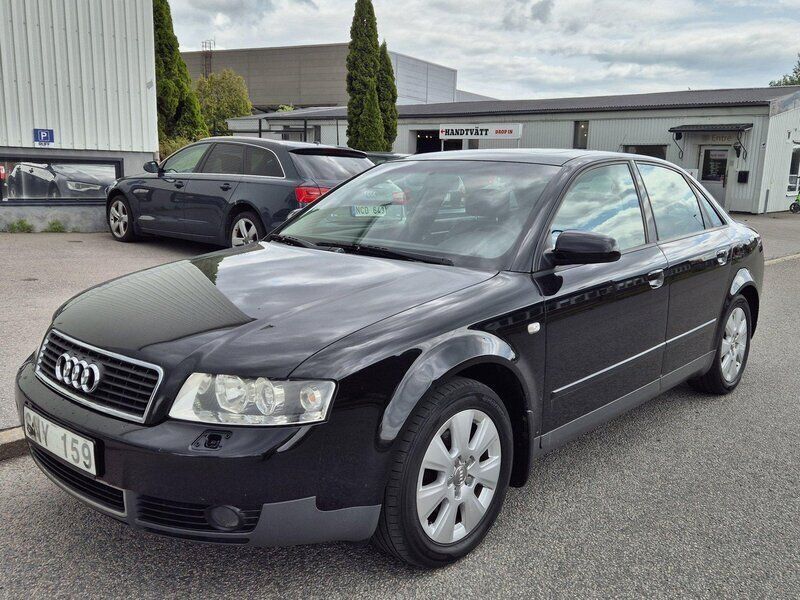 Svart Begagnad 2002 Audi A4 Sedan | 17 900 kr (Marknadspris) - Bild 1/4