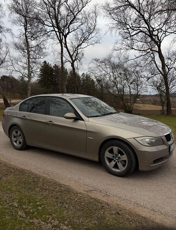 Begagnad 2008 BMW 320 Sedan | 59 000 kr (Marknadspris) - Bild 1/4