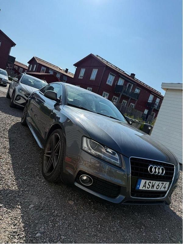 Grå Begagnad 2008 Audi A5 Comfort Sportkupé | 89 900 kr (Marknadspris) - Bild 1/4