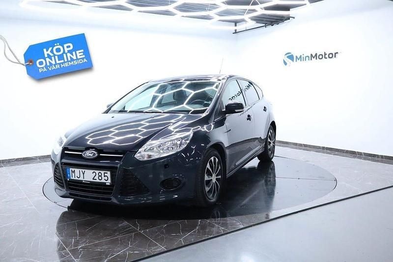 Grå Begagnad 2013 Ford Focus Trend Halvkombi | 54 900 kr (Marknadspris) - Bild 1/4