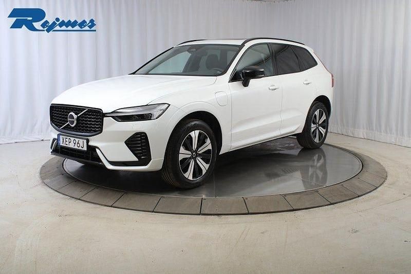 Crystal white metallic Begagnad 2025 Volvo XC60 Plus SUV | 549 900 kr (Marknadspris) - Bild 1/4