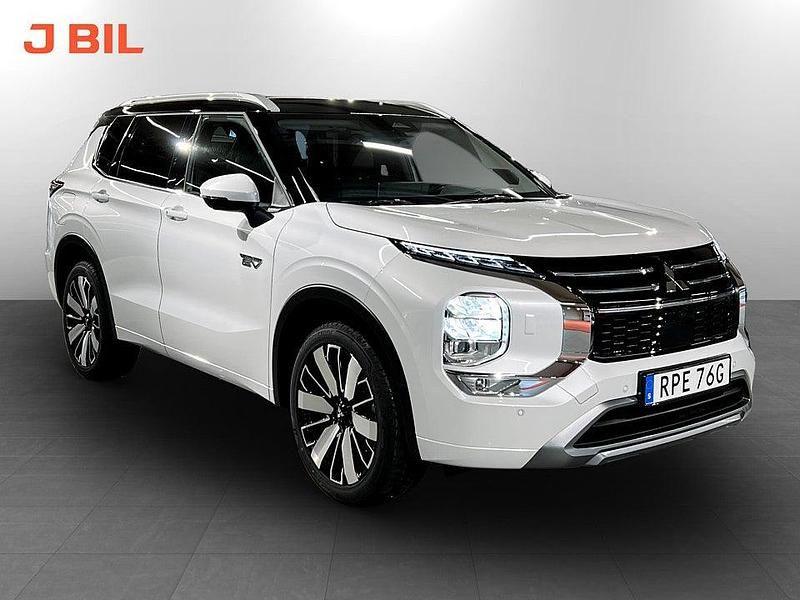 Vit Ny 2025 Mitsubishi Outlander P-HEV Instyle SUV | 679 900 kr - Bild 1/4