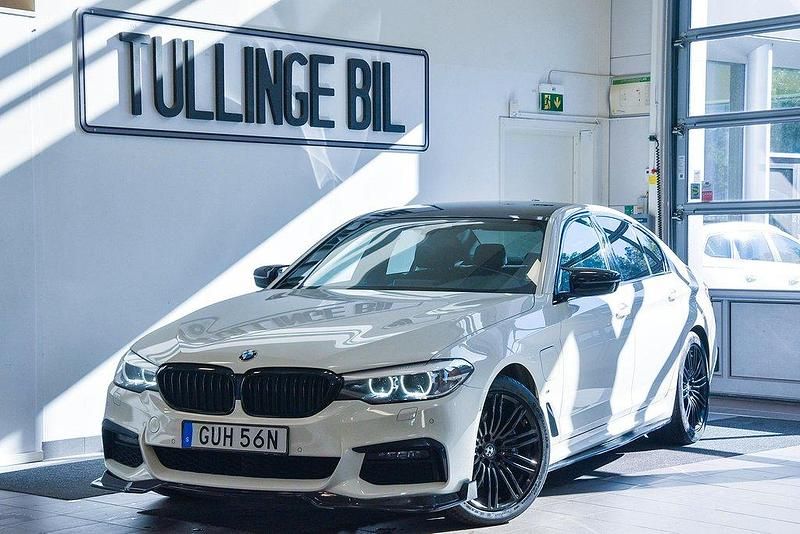 Vit Begagnad 2019 BMW 530e iPerformance Sedan | 239 900 kr (Lite dyr) - Bild 1/4