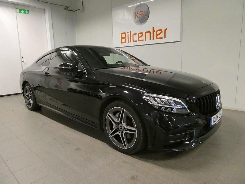 Svart Begagnad 2018 Mercedes C220 AMG Sportkupé | 284 900 kr (Marknadspris) - Bild 1/4