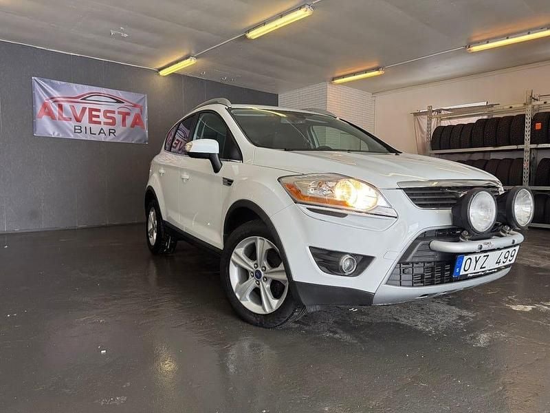 Begagnad Ford Kuga Titanium 140 HK (102 kW) 2011 Vit SUV