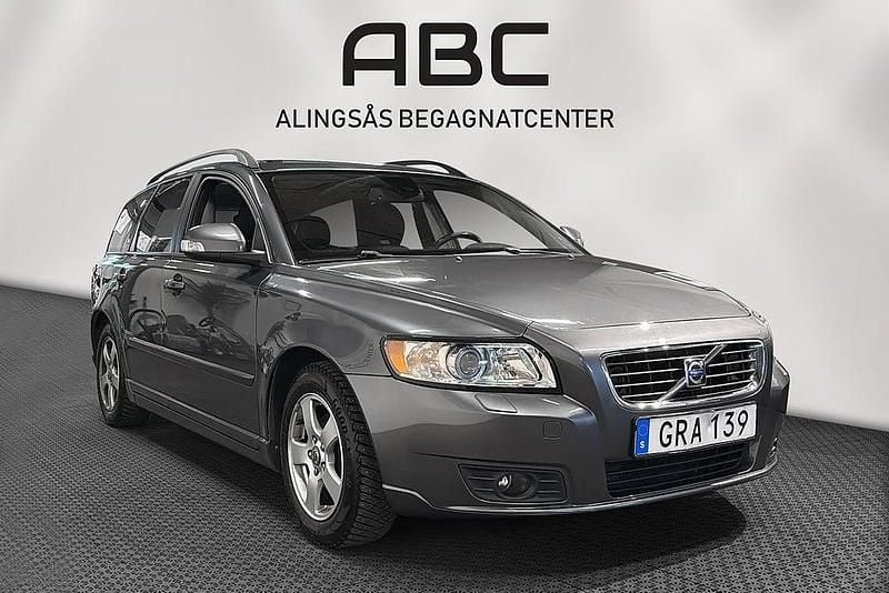 Begagnad Volvo V50 Momentum 145 HK (106 kW) 2010 Grå Kombi