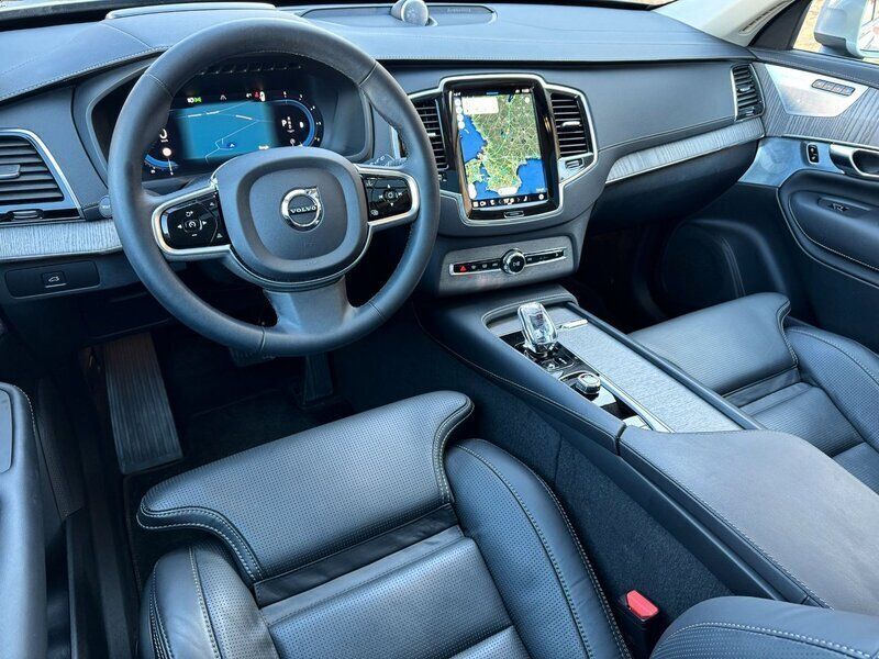 Begagnad Volvo XC90 Ultimate 238 HK (175 kW) 2024 Silver dawn pärlemor metallic SUV