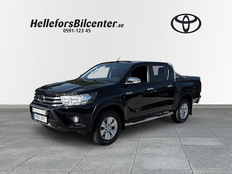 Svart Begagnad 2016 Toyota HiLux Pickup | 406 250 kr (Dyr) - Bild 1/4