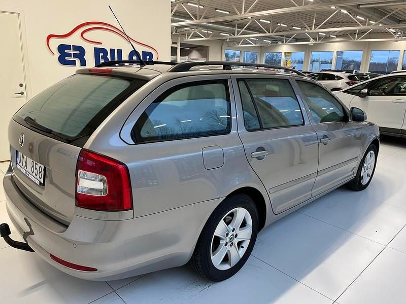 Begagnad Skoda Octavia 162 HK (119 kW) 2010 Ljusbrun Kombi