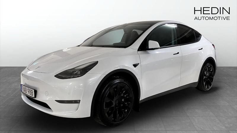 Vit (white) Begagnad 2022 Tesla Model Y Long Range SUV | 379 900 kr (Superpris) - Bild 1/4