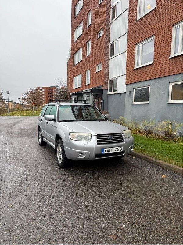 Silver Begagnad 2006 Subaru Forester SUV | 35 000 kr (Bra pris) - Bild 1/3