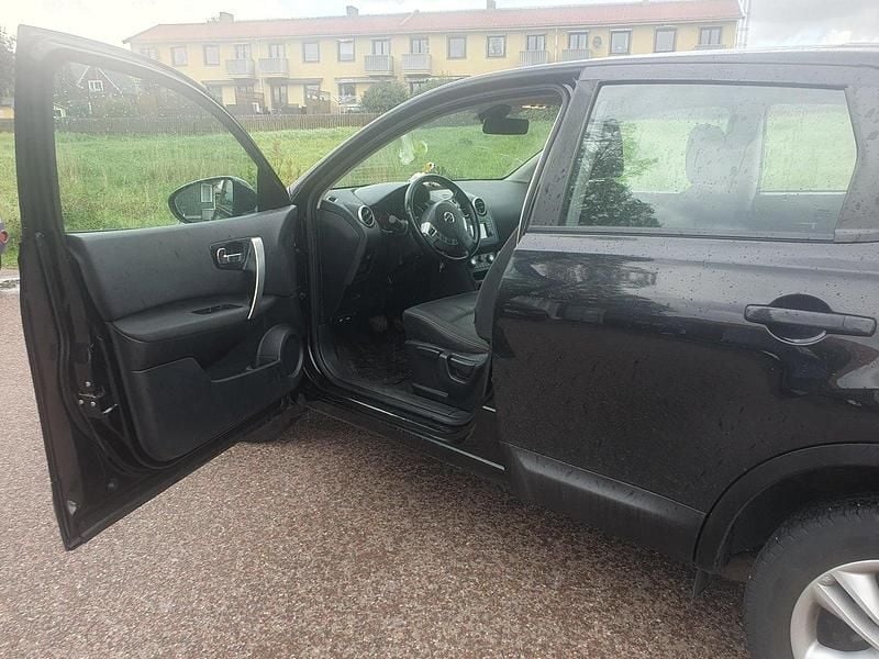 Svart Begagnad 2012 Nissan Qashqai SUV | 73 000 kr (Marknadspris) - Bild 1/4