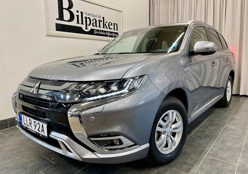 Grå Begagnad 2019 Mitsubishi Outlander P-HEV Edition SUV | 259 900 kr (Marknadspris) - Bild 1/4