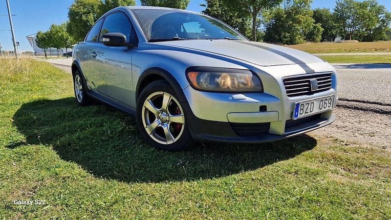 Silver Begagnad 2008 Volvo C30 Drive Kinetic Halvkombi | 26 500 kr (Bra pris) - Bild 1/4