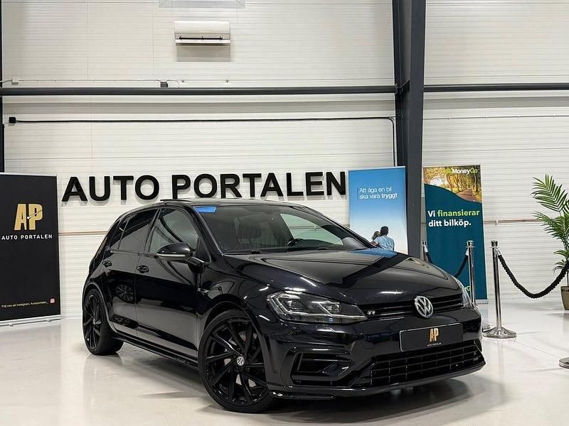 Svart Begagnad 2018 VW Golf VII R Halvkombi | 249 900 kr (Lite dyr) - Bild 1/4