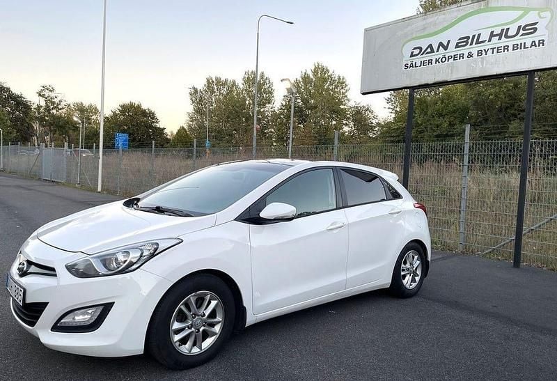 Begagnad Hyundai i30 Sport 110 HK (80 kW) 2013 Vit Halvkombi