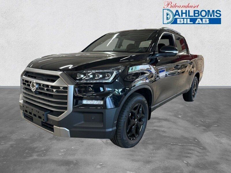 Svart Begagnad 2023 Ssangyong Musso Sedan | 533 625 kr - Bild 1/4