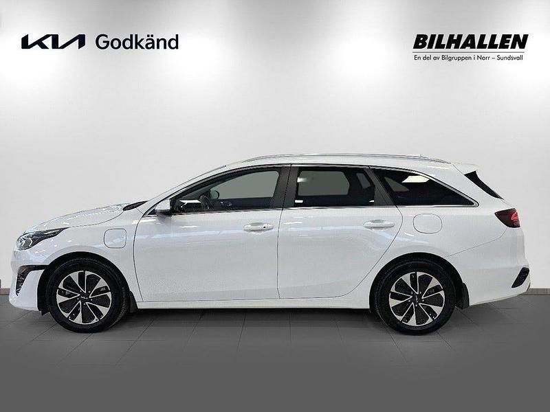 Begagnad Kia Ceed Sportswagon 141 HK (103 kW) 2024 Vit Kombi