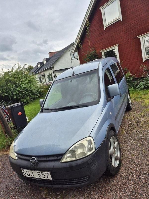 Blå Begagnad 2008 Opel Combo Minibuss | 26 500 kr (Marknadspris) - Bild 1/4