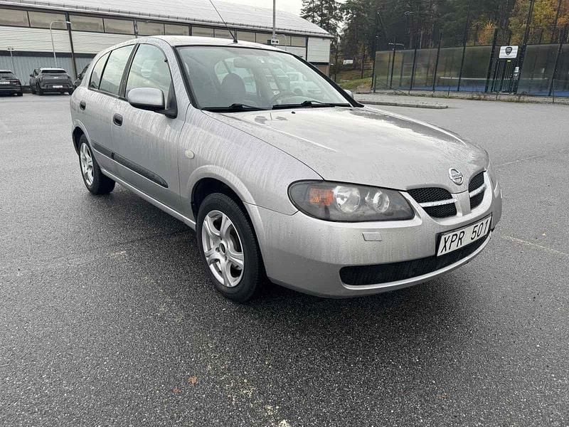 Silver Begagnad 2006 Nissan Almera Halvkombi | 23 900 kr (Marknadspris) - Bild 1/4