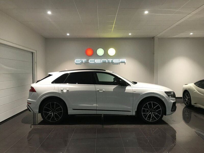 Vit Begagnad 2019 Audi Q8 S-Line SUV | 619 900 kr (Marknadspris) - Bild 1/4