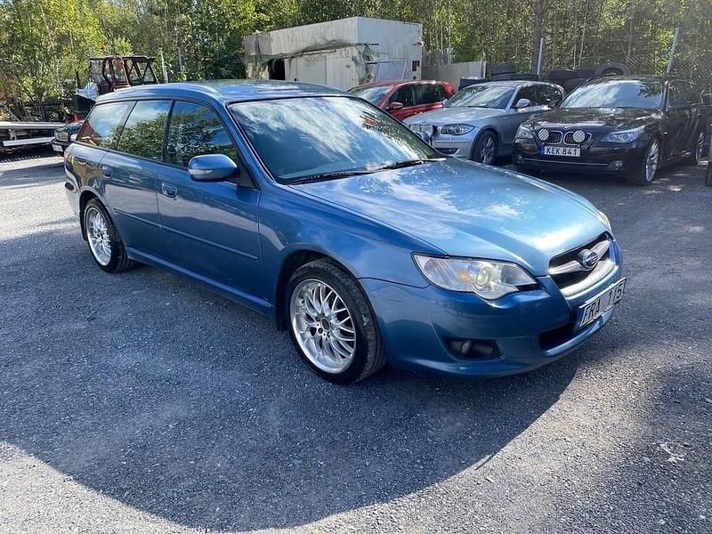 Mörkblå Begagnad 2007 Subaru Legacy Kombi | 34 900 kr (Marknadspris) - Bild 1/4