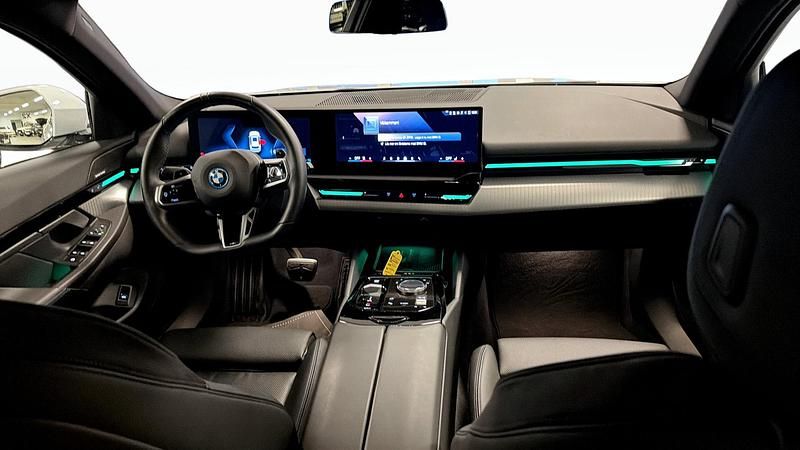 Begagnad BMW 530e Shadowline 2025 Vit Kombi