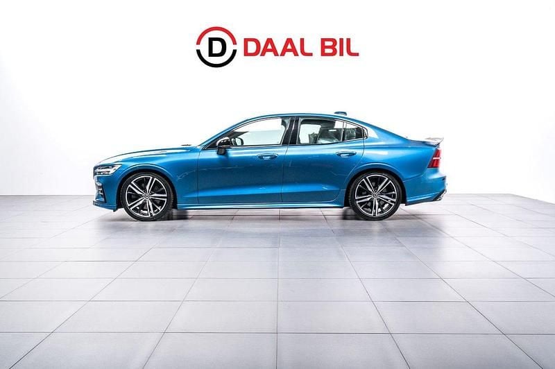 Blå Begagnad 2019 Volvo S60 R-Design Sedan | 359 700 kr (Marknadspris) - Bild 1/4