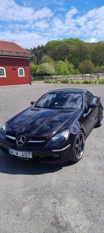 Svart Begagnad 2005 Mercedes SLK200 Cab | 111 500 kr (Marknadspris) - Bild 1/4