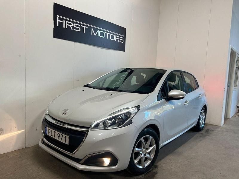 Vit Begagnad 2017 Peugeot 208 Halvkombi | 72 500 kr (Marknadspris) - Bild 1/4