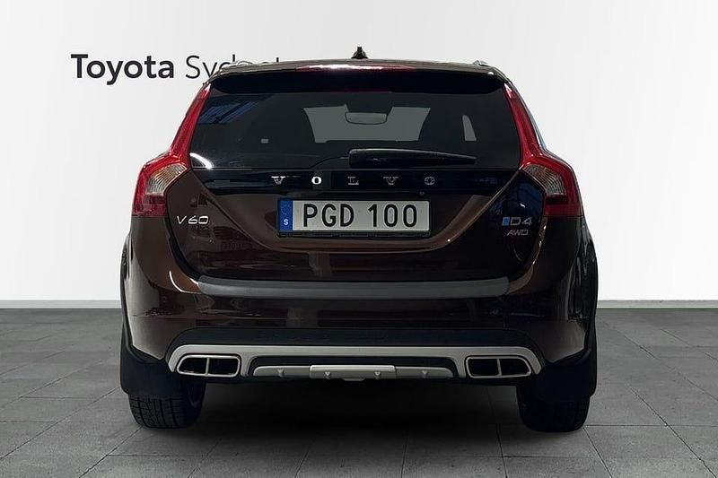 Begagnad Volvo V60 CC 223 HK (164 kW) 2017 Brun Kombi