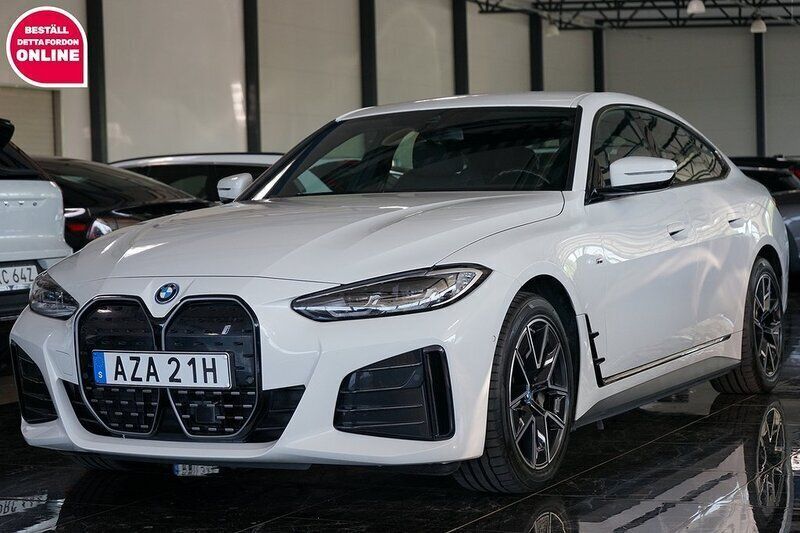 Vit Begagnad 2022 BMW i4 M Sport Sedan | 409 500 kr (Bra pris) - Bild 1/4