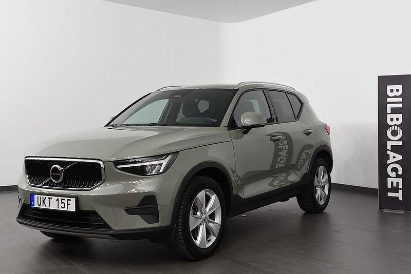 Grön Begagnad 2023 Volvo XC40 Core SUV | 339 800 kr (Bra pris) - Bild 1/4