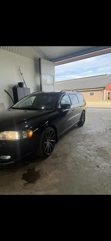 Svart Begagnad 2008 Volvo V70 Kombi | 44 900 kr (Marknadspris) - Bild 1/4