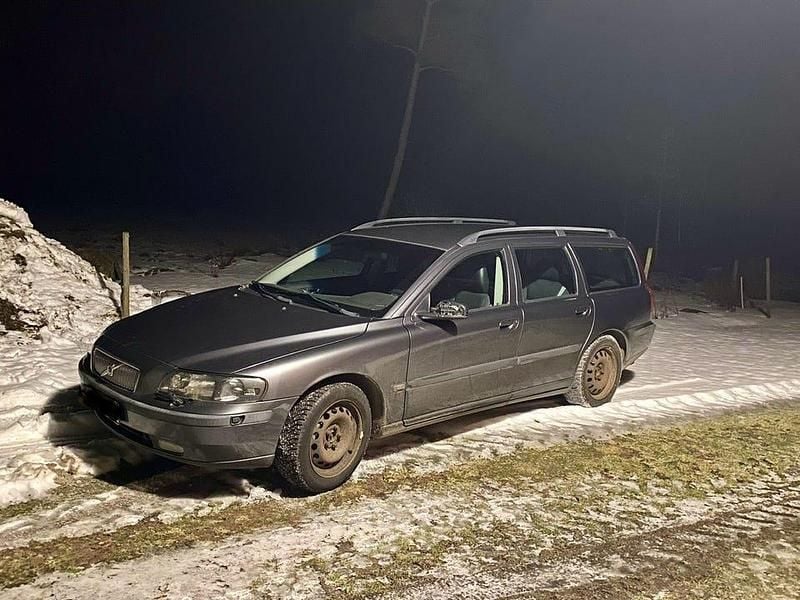 Begagnad 2004 Volvo V70 Kombi | 23 000 kr (Marknadspris) - Bild 1/1