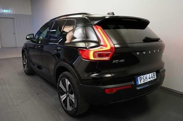 Begagnad Volvo XC40 Core 185 kW (252 HK) 2022 Svart SUV
