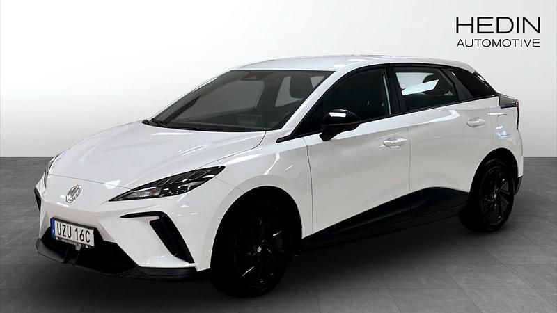 Vit (white) Begagnad 2023 MG MG4 EV Halvkombi | 269 900 kr (Marknadspris) - Bild 1/4