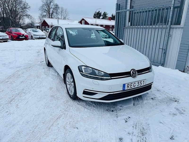 Begagnad VW Golf VII 125 HK (91 kW) 2018 Vit Halvkombi