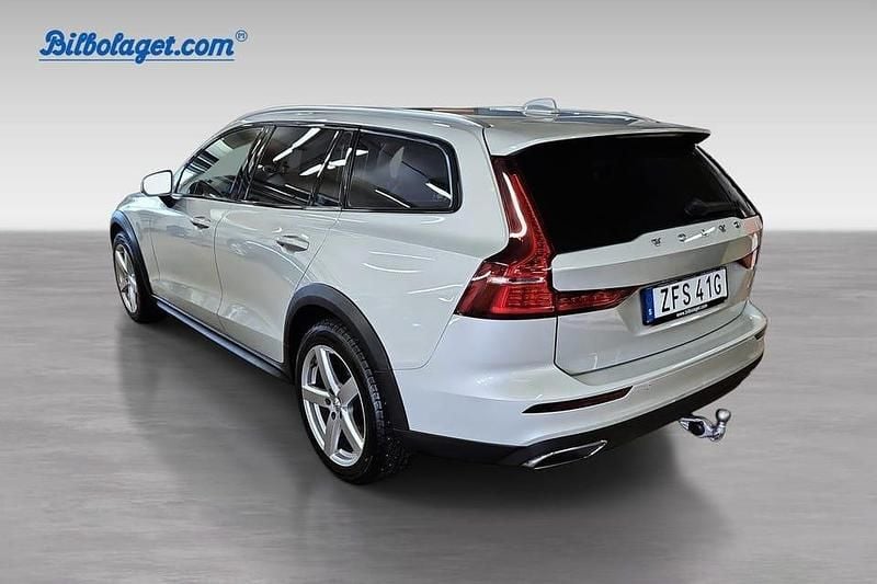 Begagnad Volvo V60 CC SE 203 HK (149 kW) 2020 Vit Kombi