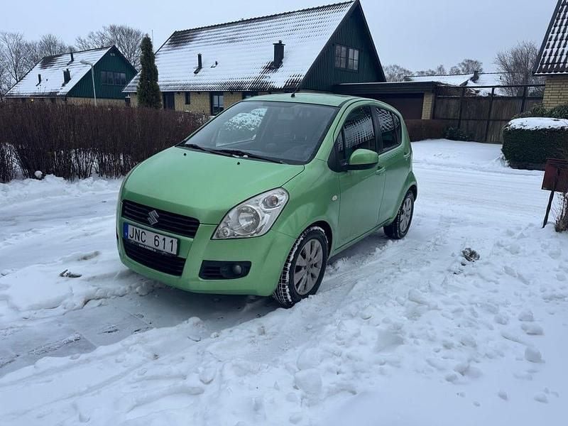 Begagnad Suzuki Splash 65 HK (47 kW) 2009 Halvkombi