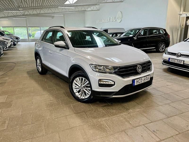 Ljusgrå Begagnad 2019 VW T-Roc SUV | 178 500 kr (Marknadspris) - Bild 1/4