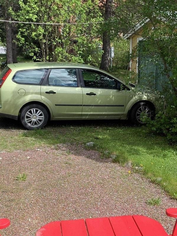 Grön Begagnad 2006 Ford Focus Kombi | 4 000 kr - Bild 1/1