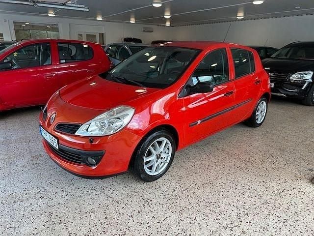 Röd Begagnad 2006 Renault Clio R.S. Halvkombi | 36 000 kr (Marknadspris) - Bild 1/4
