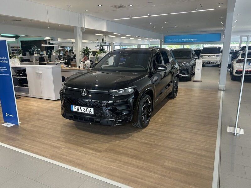 Grå Ny 2025 VW Tayron R-line SUV | 664 900 kr (Bra pris) - Bild 1/4